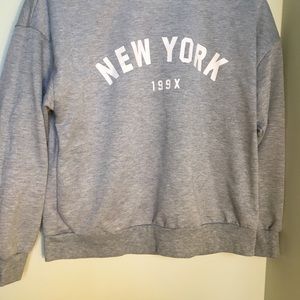Gray sweatshirt “New York 199X” from Romwe